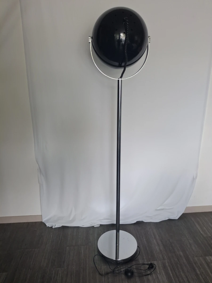 Zwarte vloerlamp in Space Age-stijl met bolvormige lampenkap - foto 4