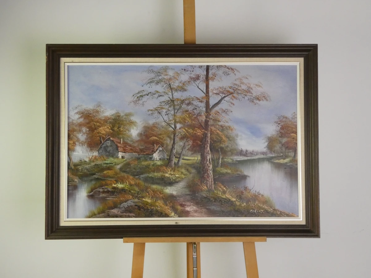 Schilderij landschap met huis en rivier in houten lijst