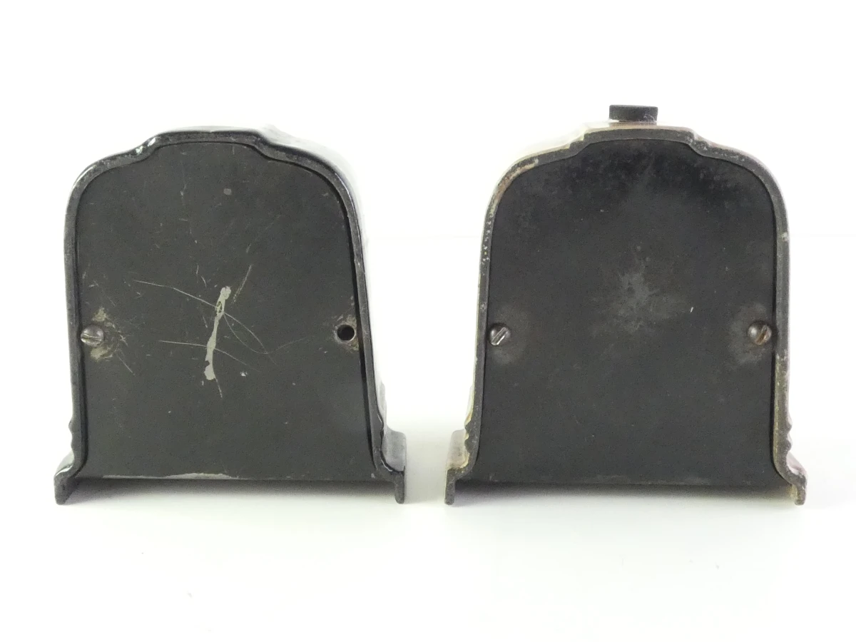 2 vintage geëmailleerde gietijzeren spaarpotten