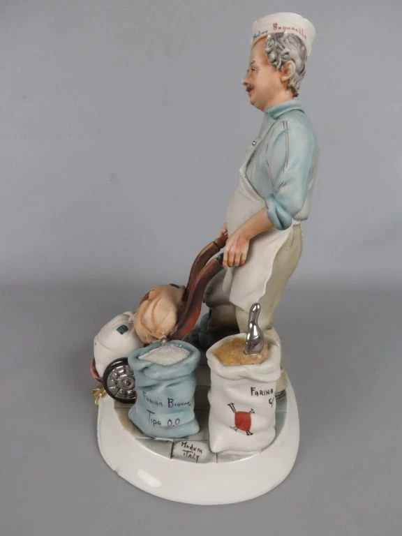 Beeldje van bakker met kruiwagen en zakken, Capodimonte stijl