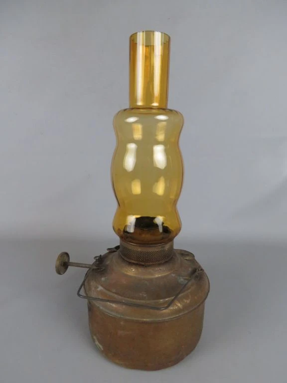 Oude olielamp met glazen kap - foto 3