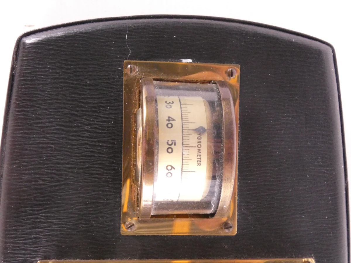 Vintage weerstation met barometer, hygrometer en thermometer