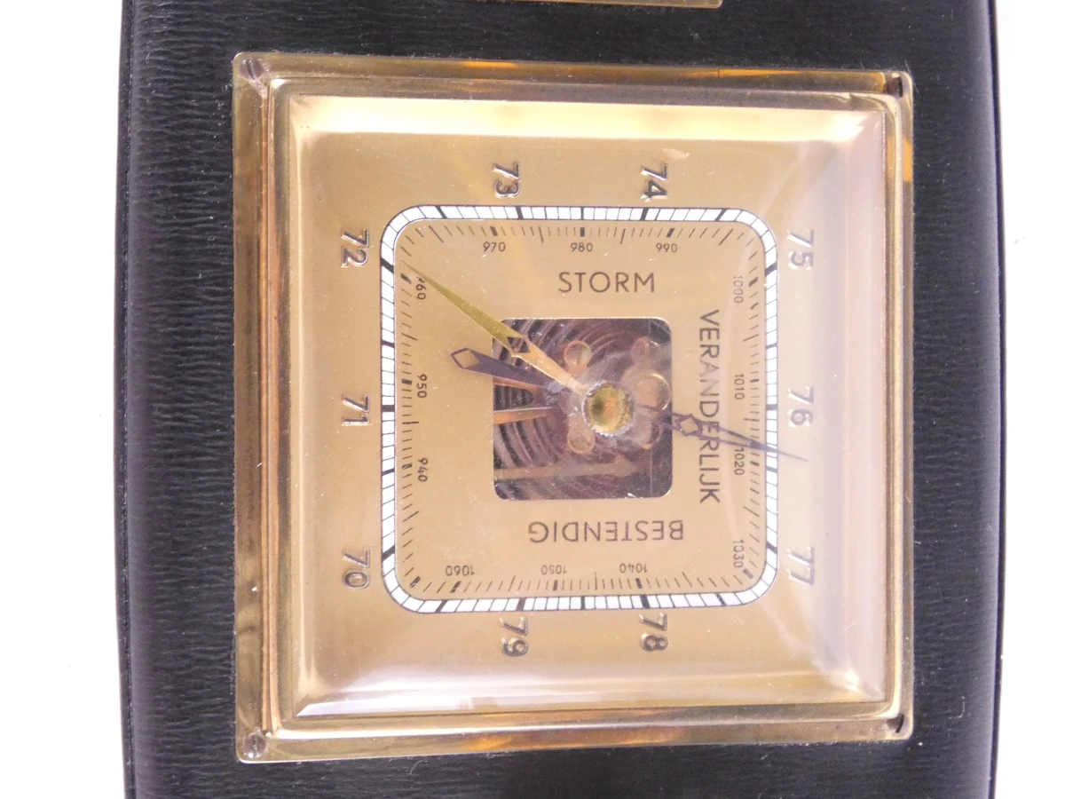 Vintage weerstation met barometer, hygrometer en thermometer