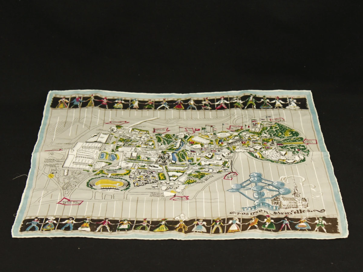 Expo '58-verzamellot – foulard met plattegrond en 17 souvenirlepeltjes
