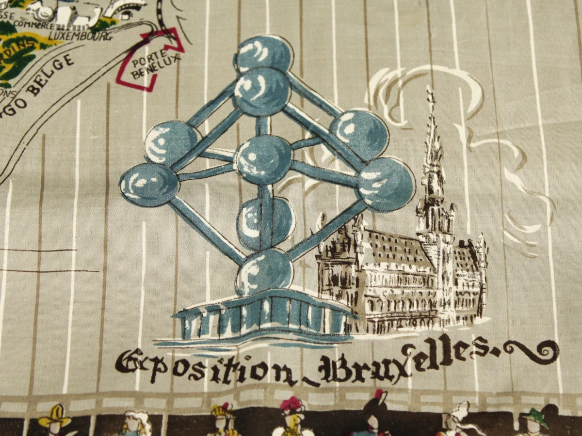 Expo '58-verzamellot – foulard met plattegrond en 17 souvenirlepeltjes