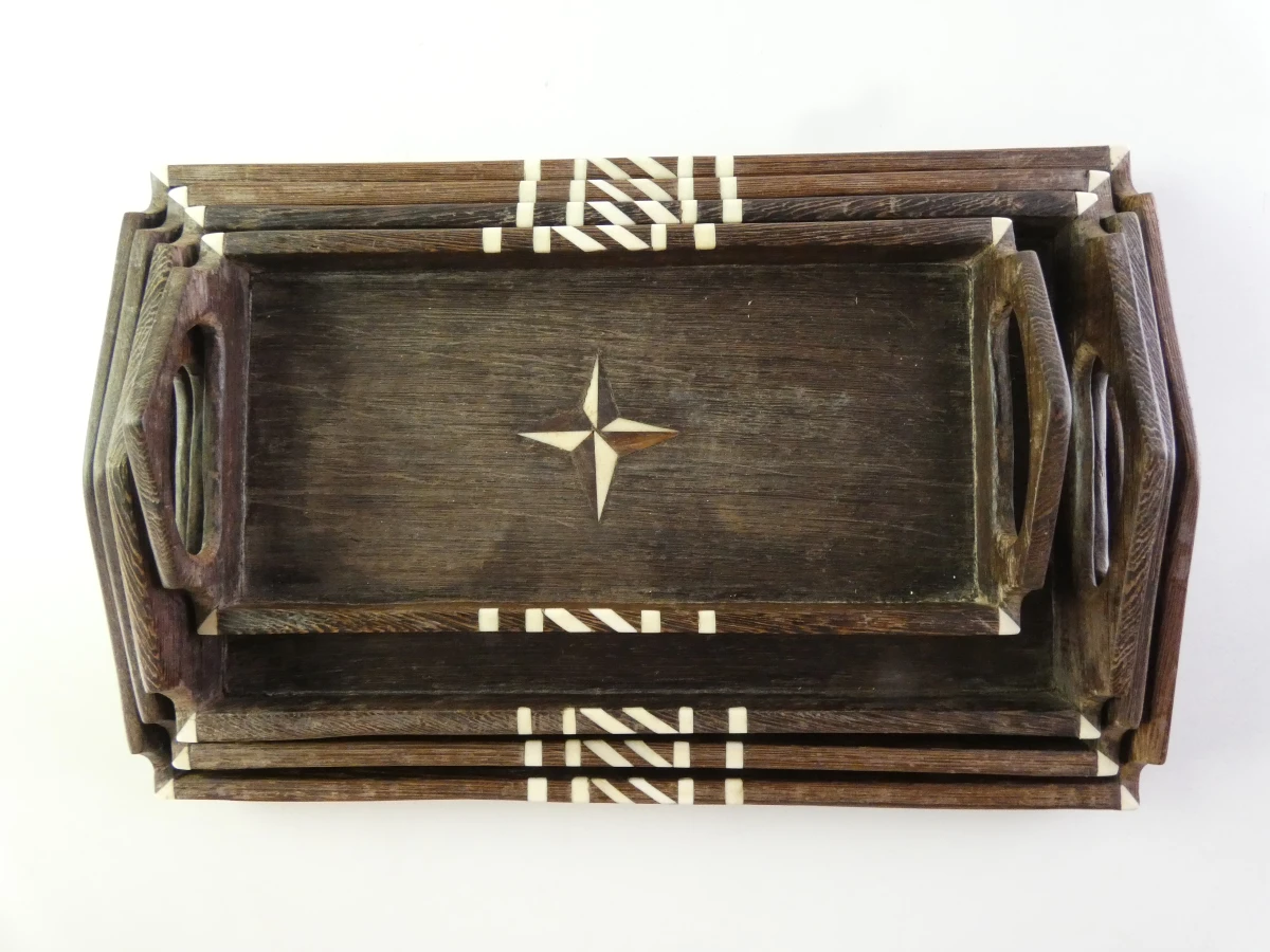 10 houten serveerschalen met ingelegd tetra-sterrenmotief
