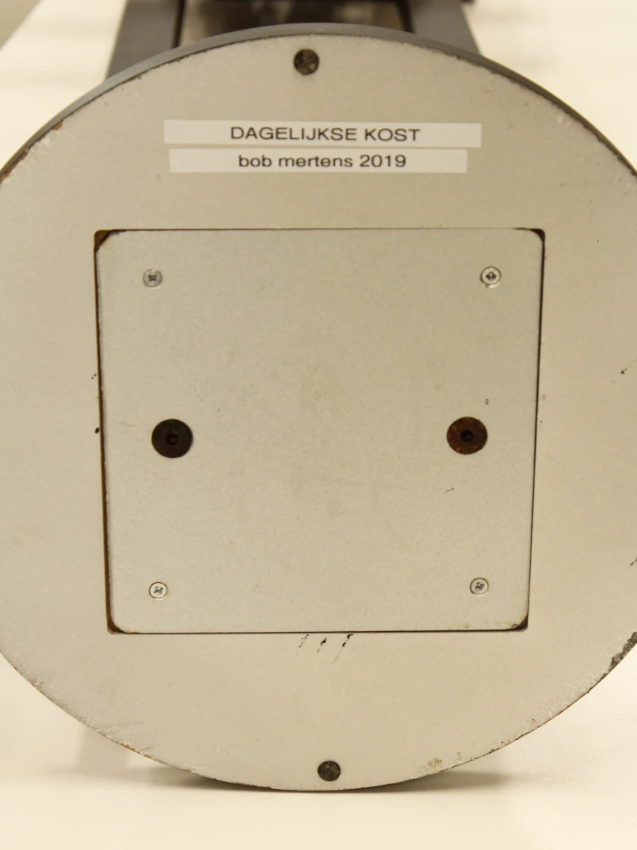 "Dagelijkse Kost" assemblagekunstwerk Bob Mertens incl. boek