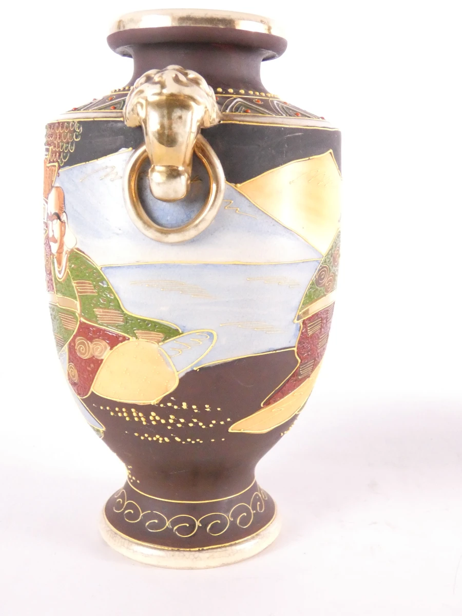Set van 2 decoratieve Aziatische vazen met gouden accenten