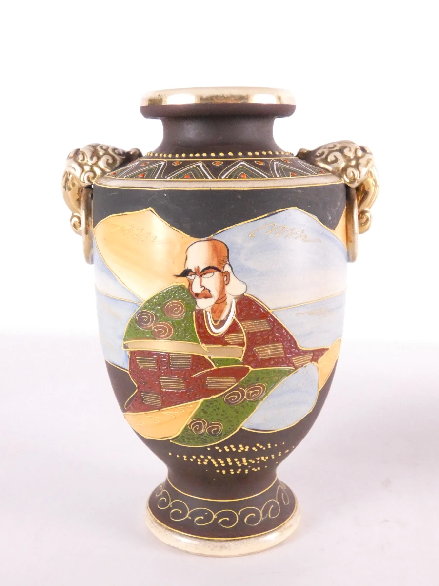 Set van 2 decoratieve Aziatische vazen met gouden accenten
