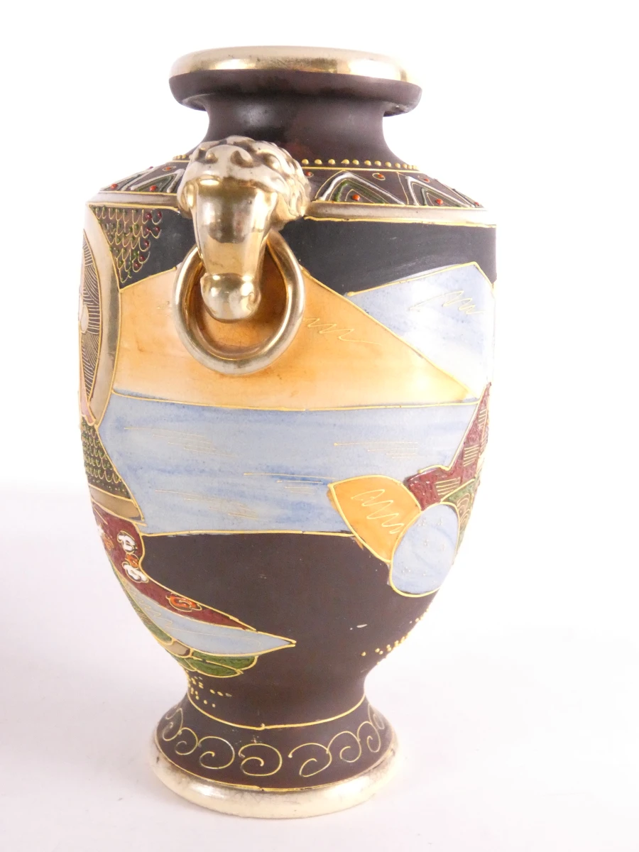 Set van 2 decoratieve Aziatische vazen met gouden accenten