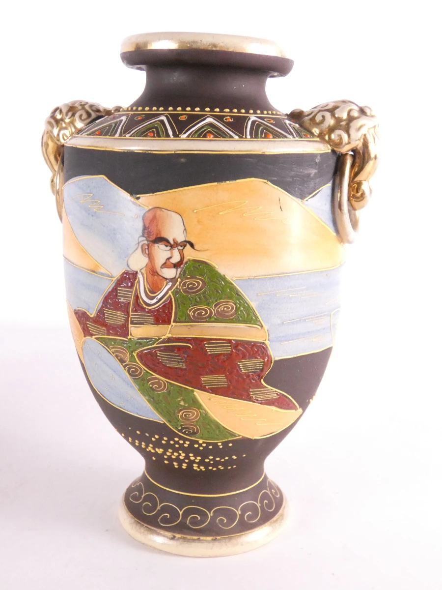 Set van 2 decoratieve Aziatische vazen met gouden accenten