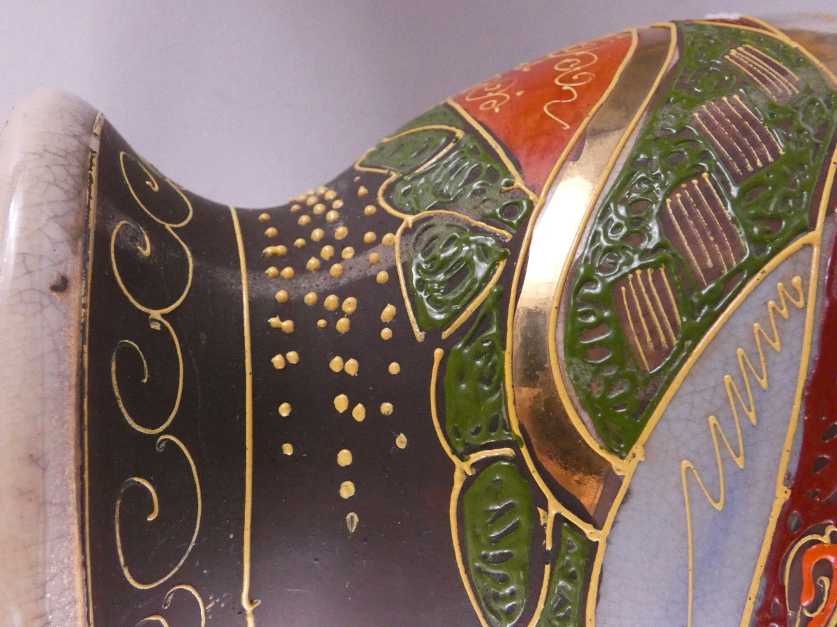 Set van 2 decoratieve Aziatische vazen met gouden accenten