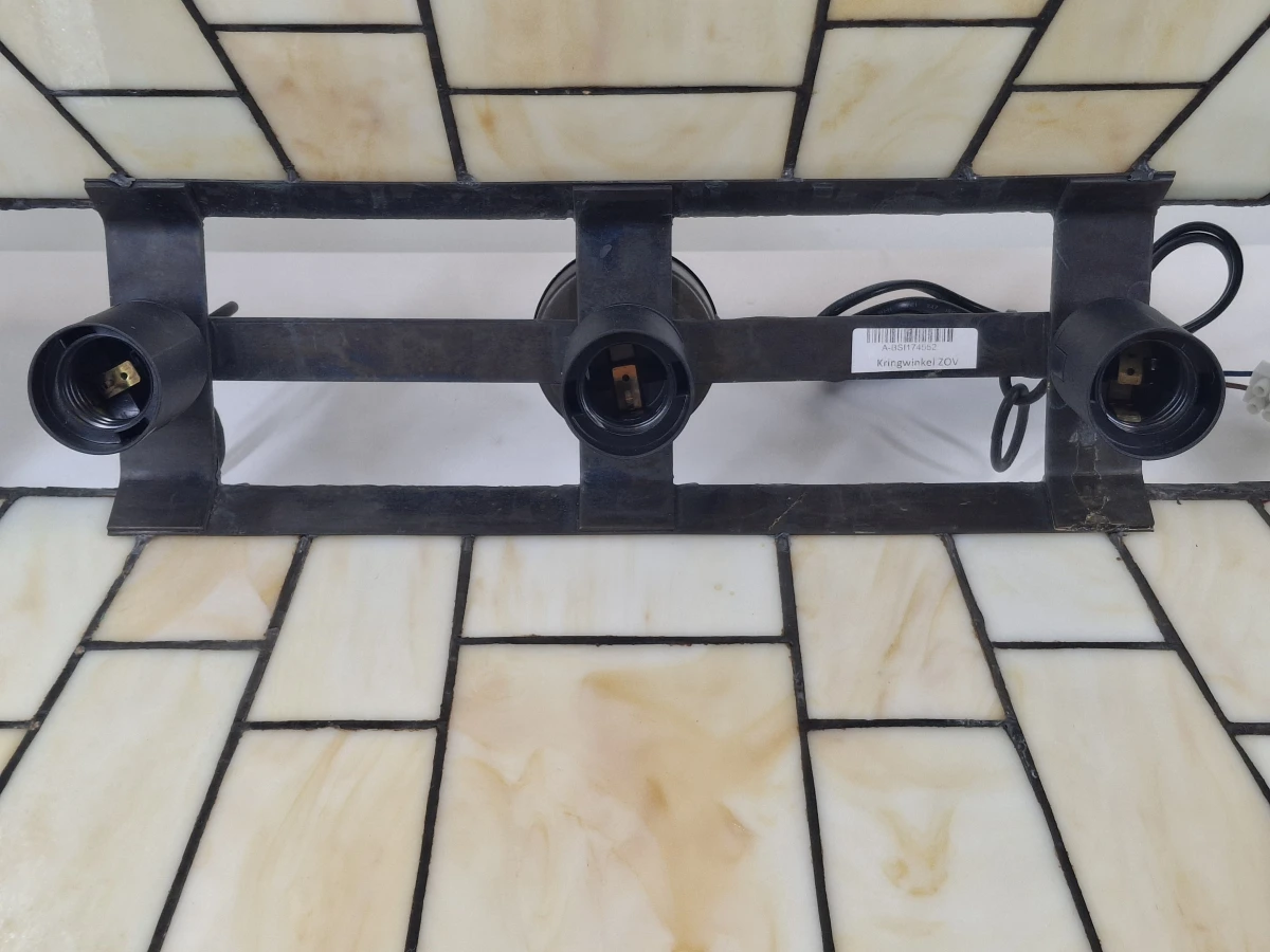 Tiffany stijl hanglamp met gekleurd glas