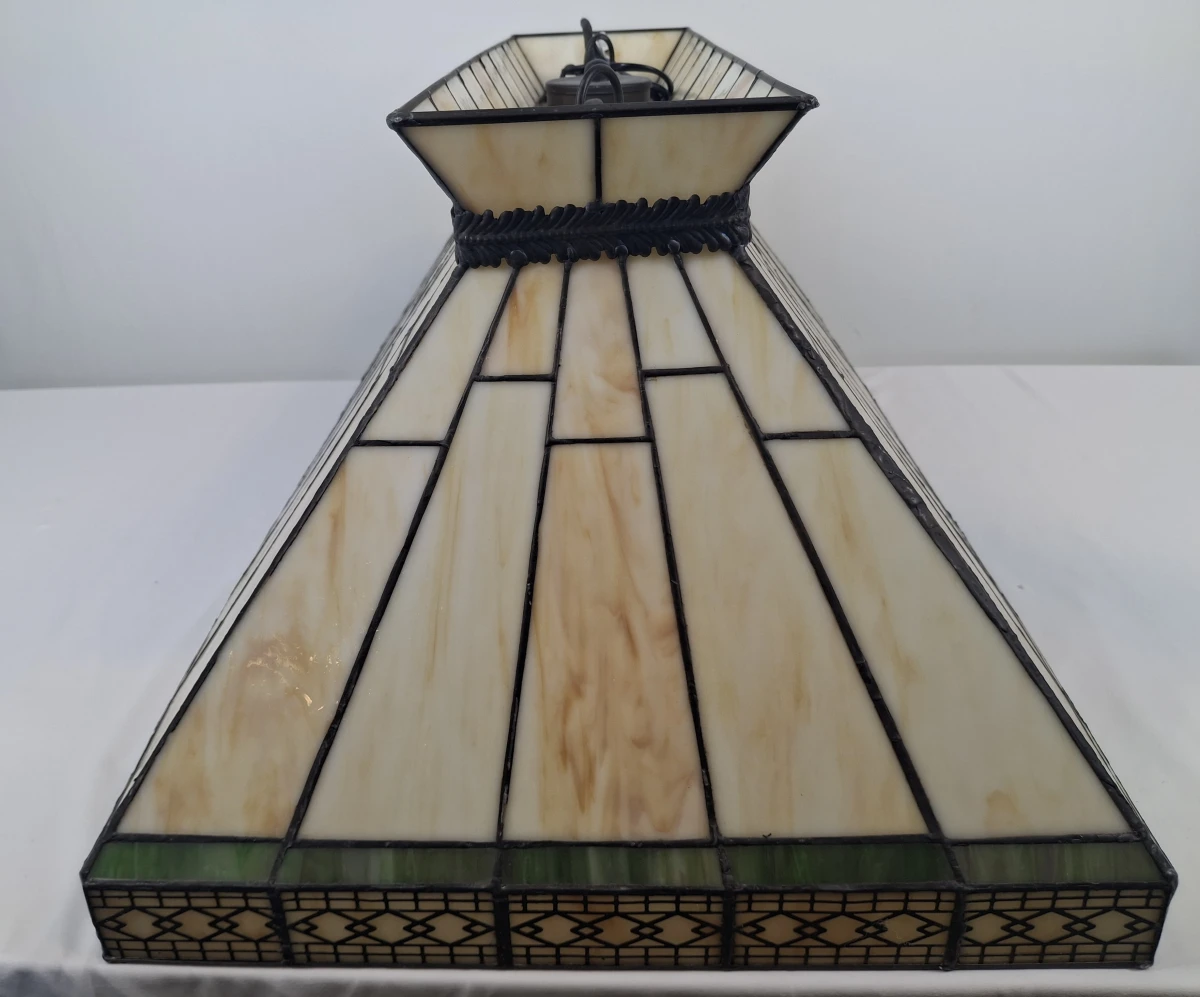 Tiffany stijl hanglamp met gekleurd glas