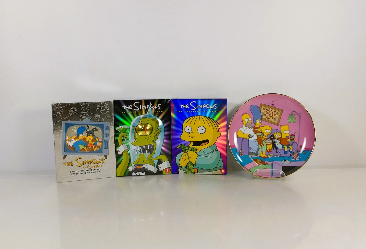 The Simpsons verzamelset met 3 dvd-boxen en gelimiteerd verzamelbord – kavel bij De Kringwinkel, Turnhout