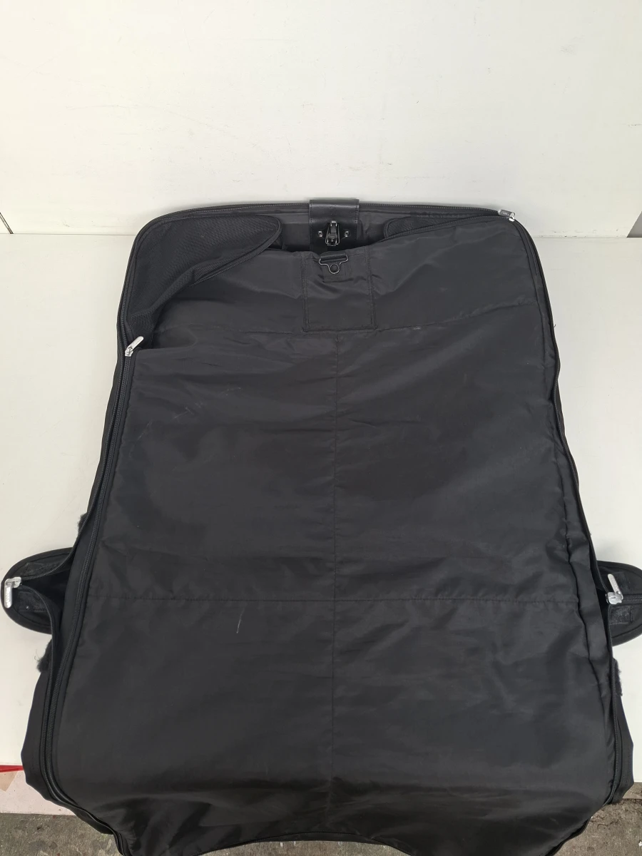 🧳 Uniek Verzamelobject: Originele Audi Kledingtas / Garment Bag – Zwart Herkomst: Ex-collectie / Bagage van Filip Bourgoo (Zoute Grand Prix / Le Jog 2018) 🛄 - foto 5