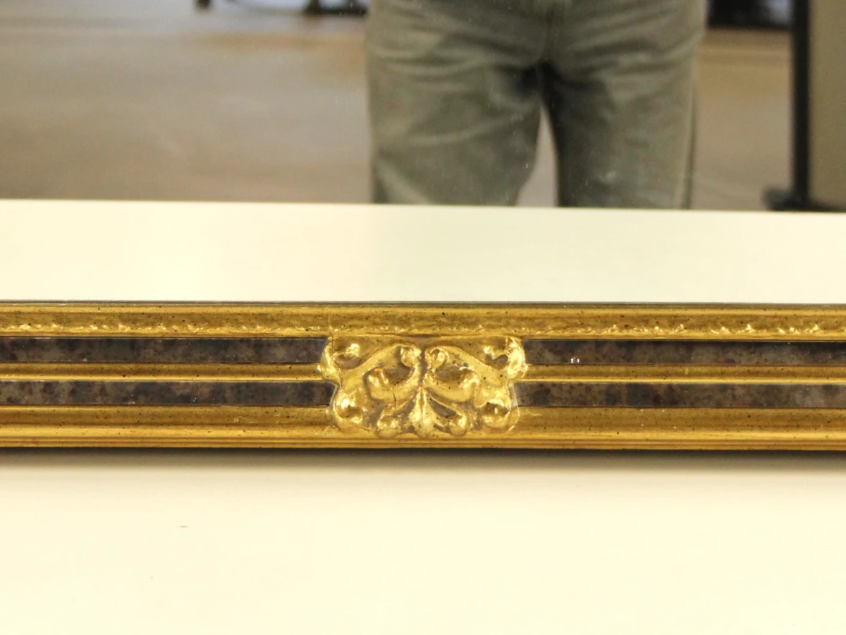 Grote vergulde wandspiegel in neoclassicistische stijl