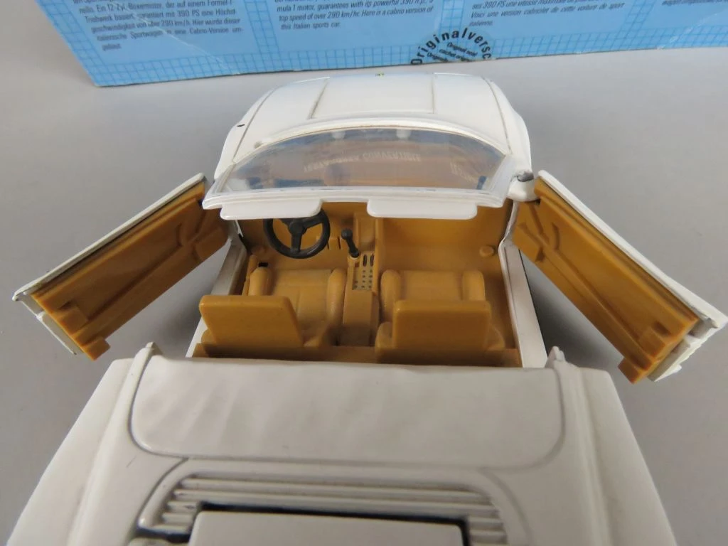 Modelauto Testarossa Convertible 1:24 met doos