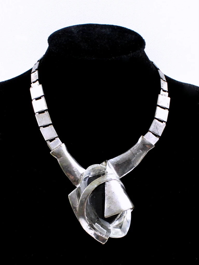 Statement Collier