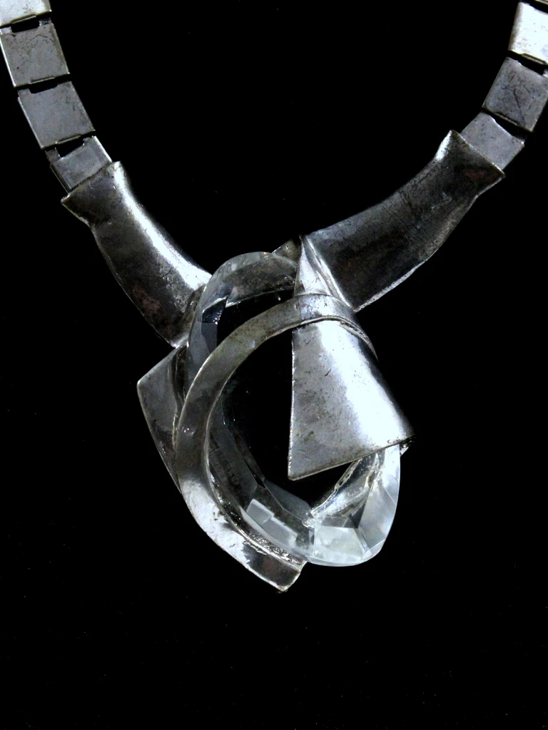 Statement Collier