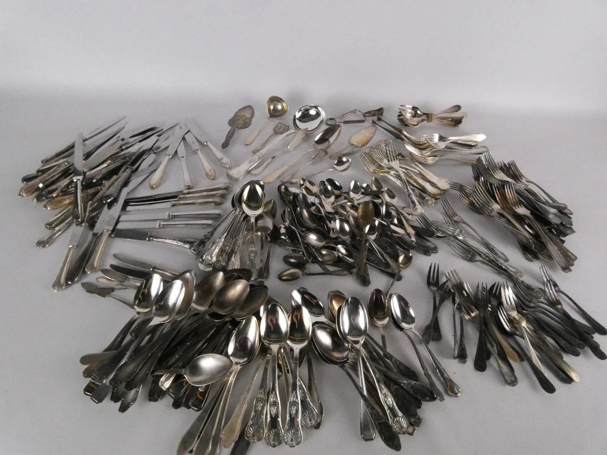 Groot assortiment bestek en inox messen-16kg- 311 stuks