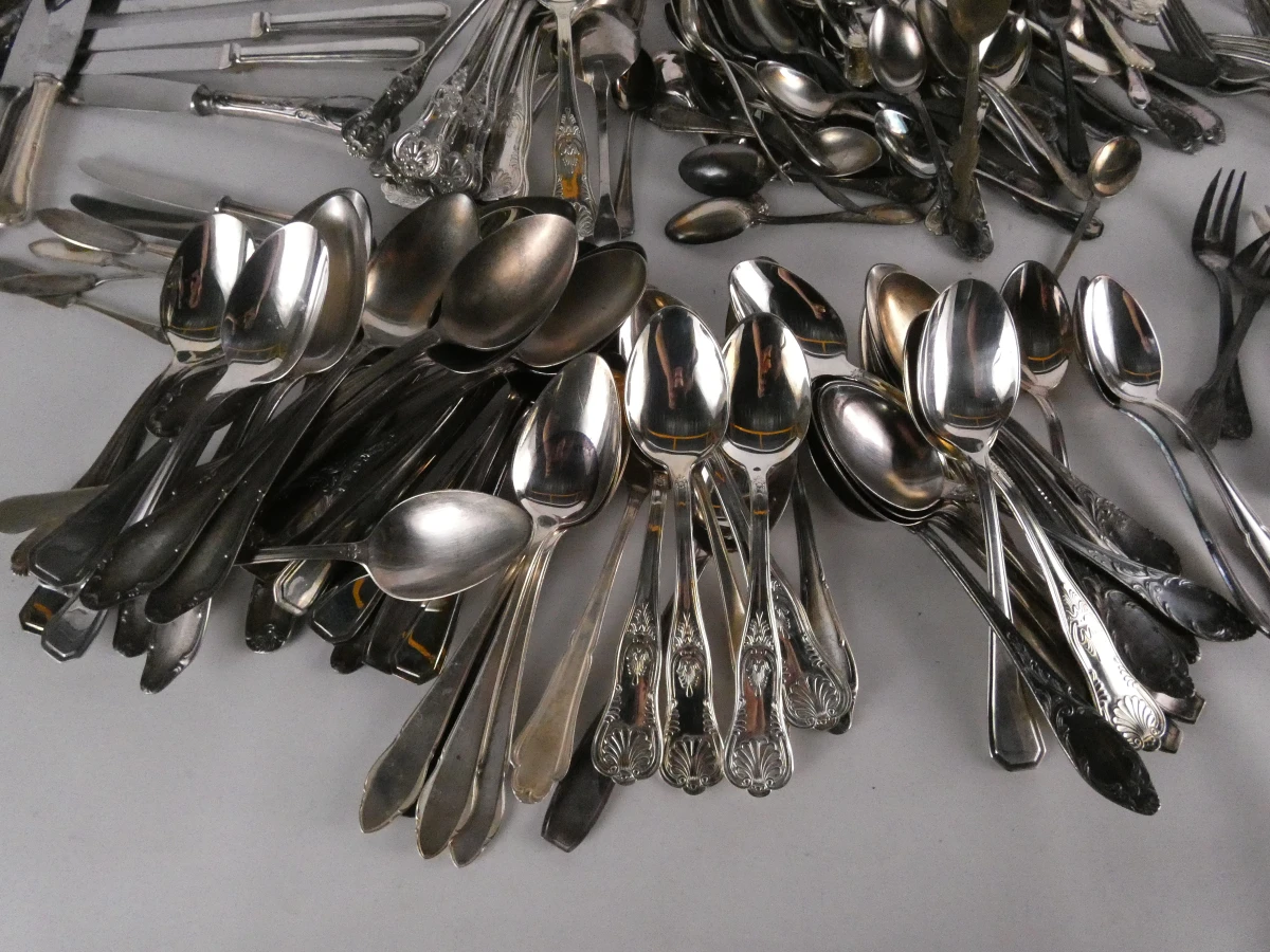 Groot assortiment bestek en inox messen-16kg- 311 stuks