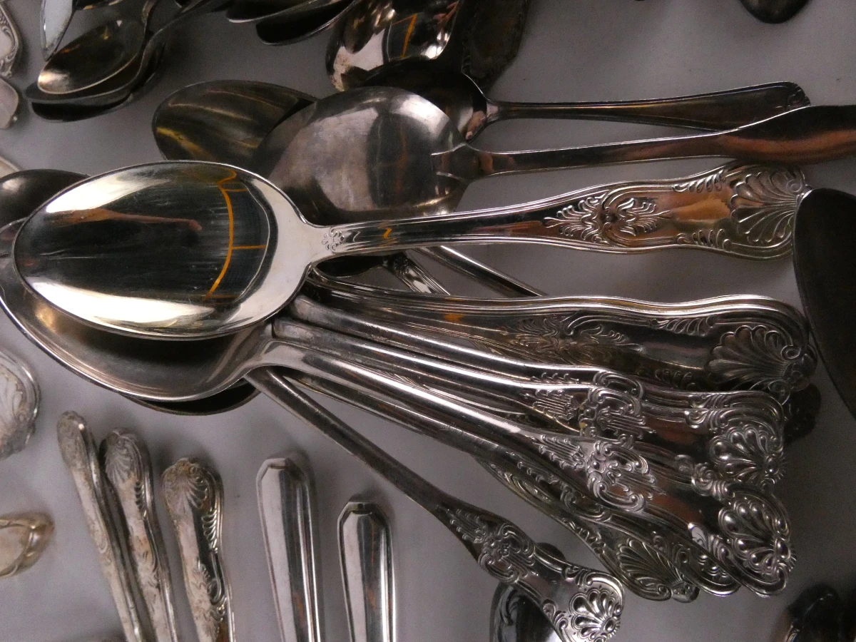 Groot assortiment bestek en inox messen-16kg- 311 stuks