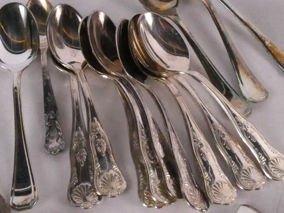 Groot assortiment bestek en inox messen-16kg- 311 stuks
