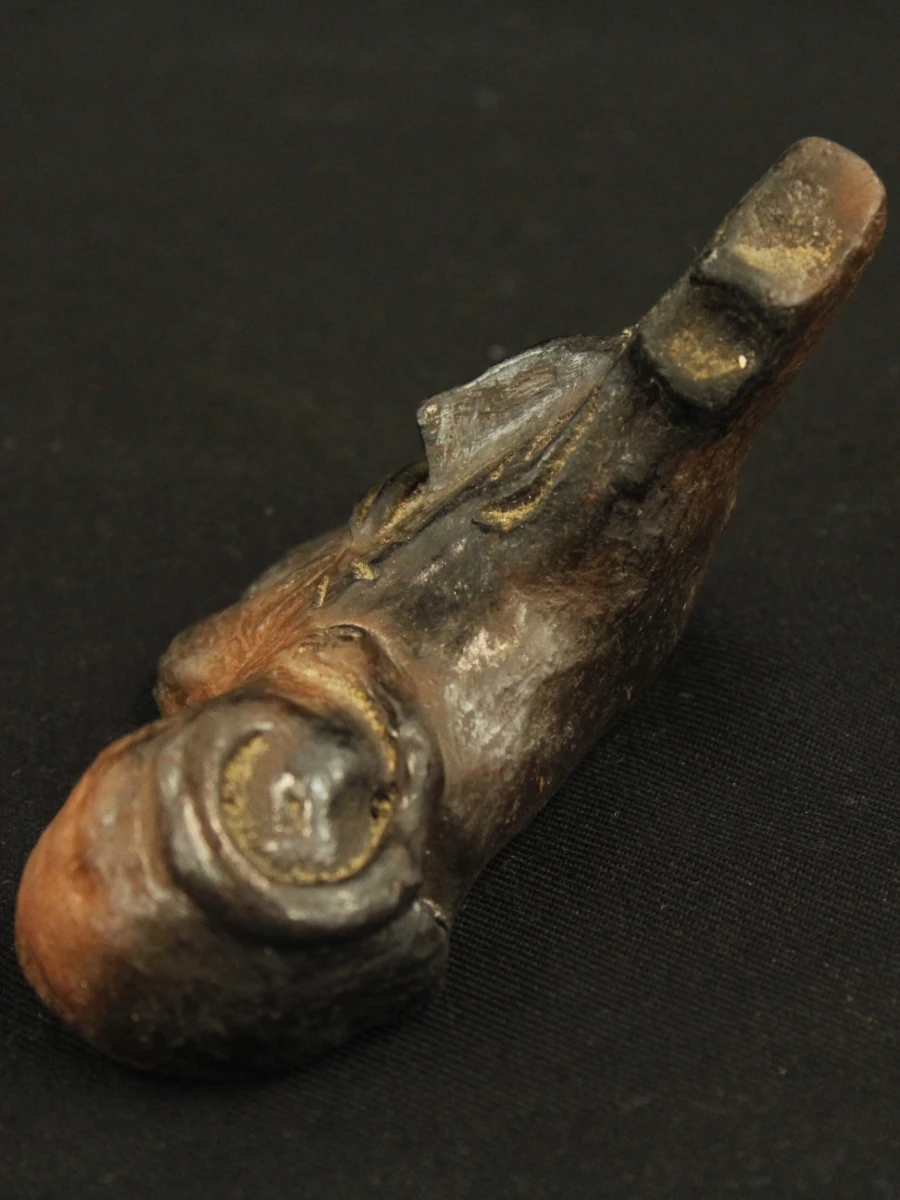 Decoratief keramisch beeldje van de leeuw van Juda