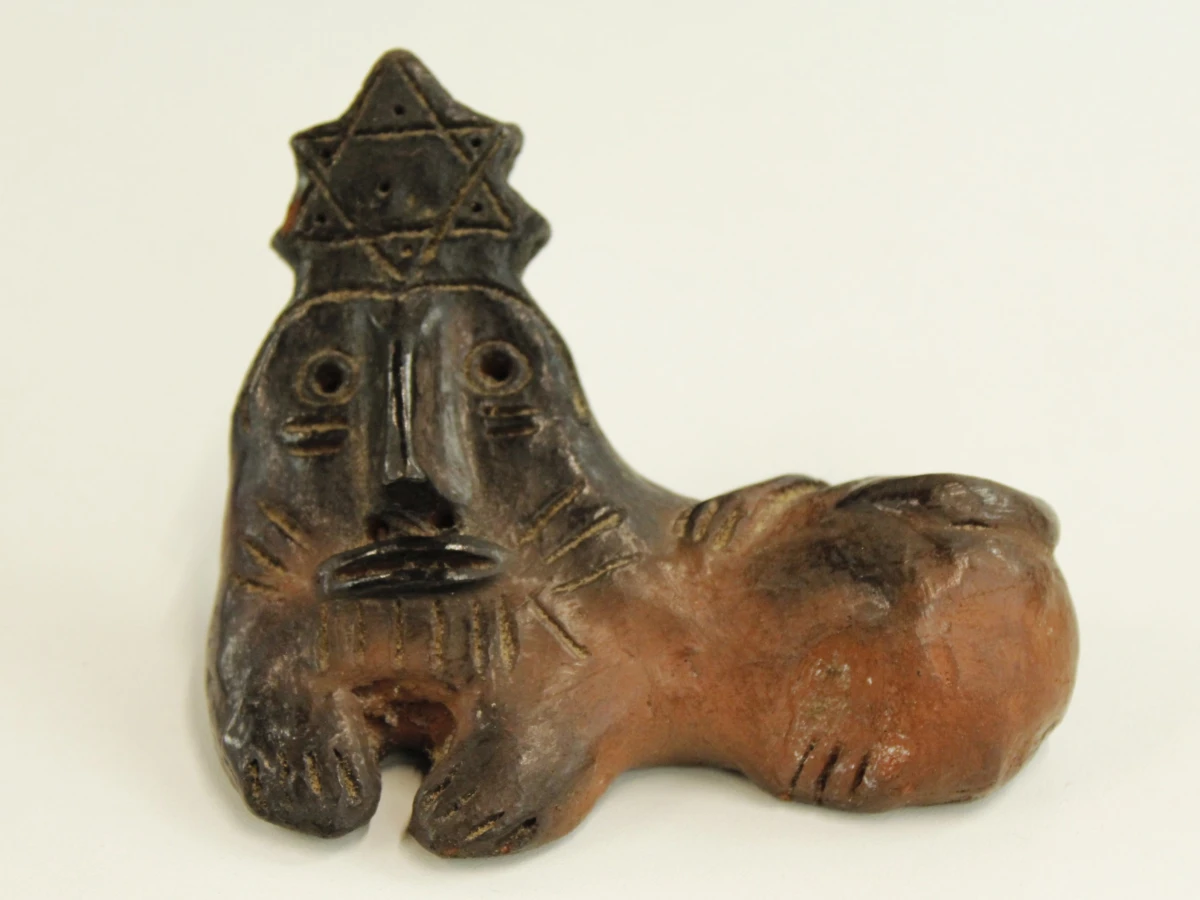 Decoratief keramisch beeldje van de leeuw van Juda