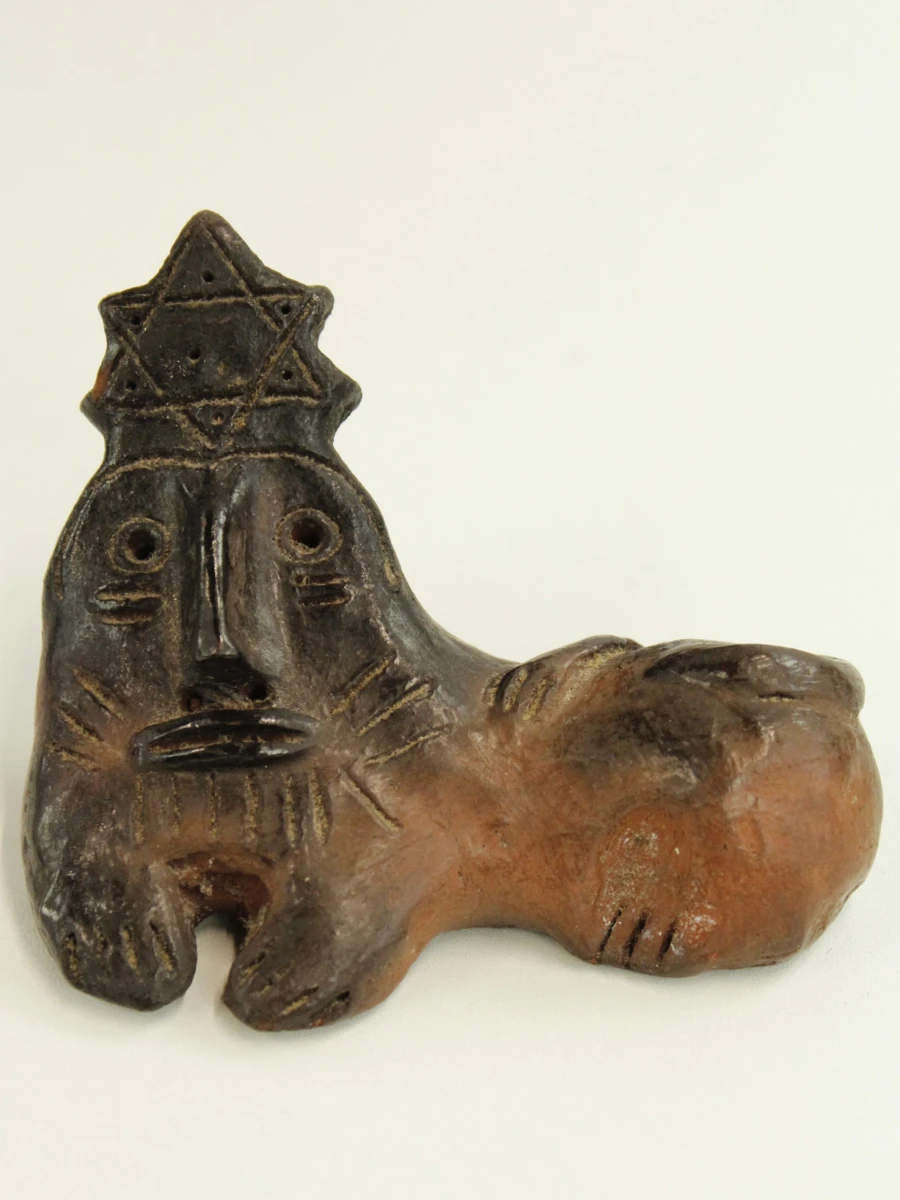 Decoratief keramisch beeldje van de leeuw van Juda