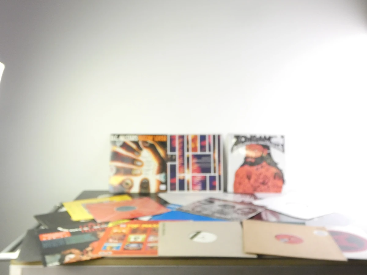 35 Verzameling vinyl singles en maxi-singles met hoesjes