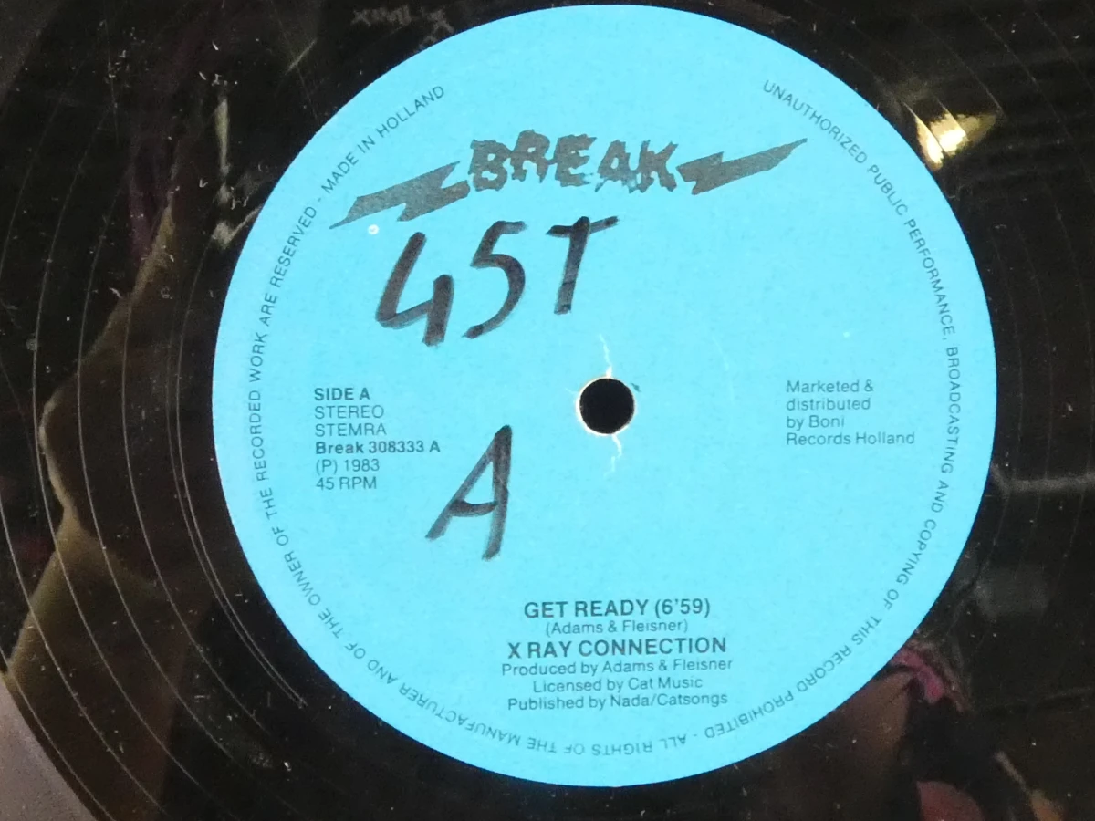 35 Verzameling vinyl singles en maxi-singles met hoesjes