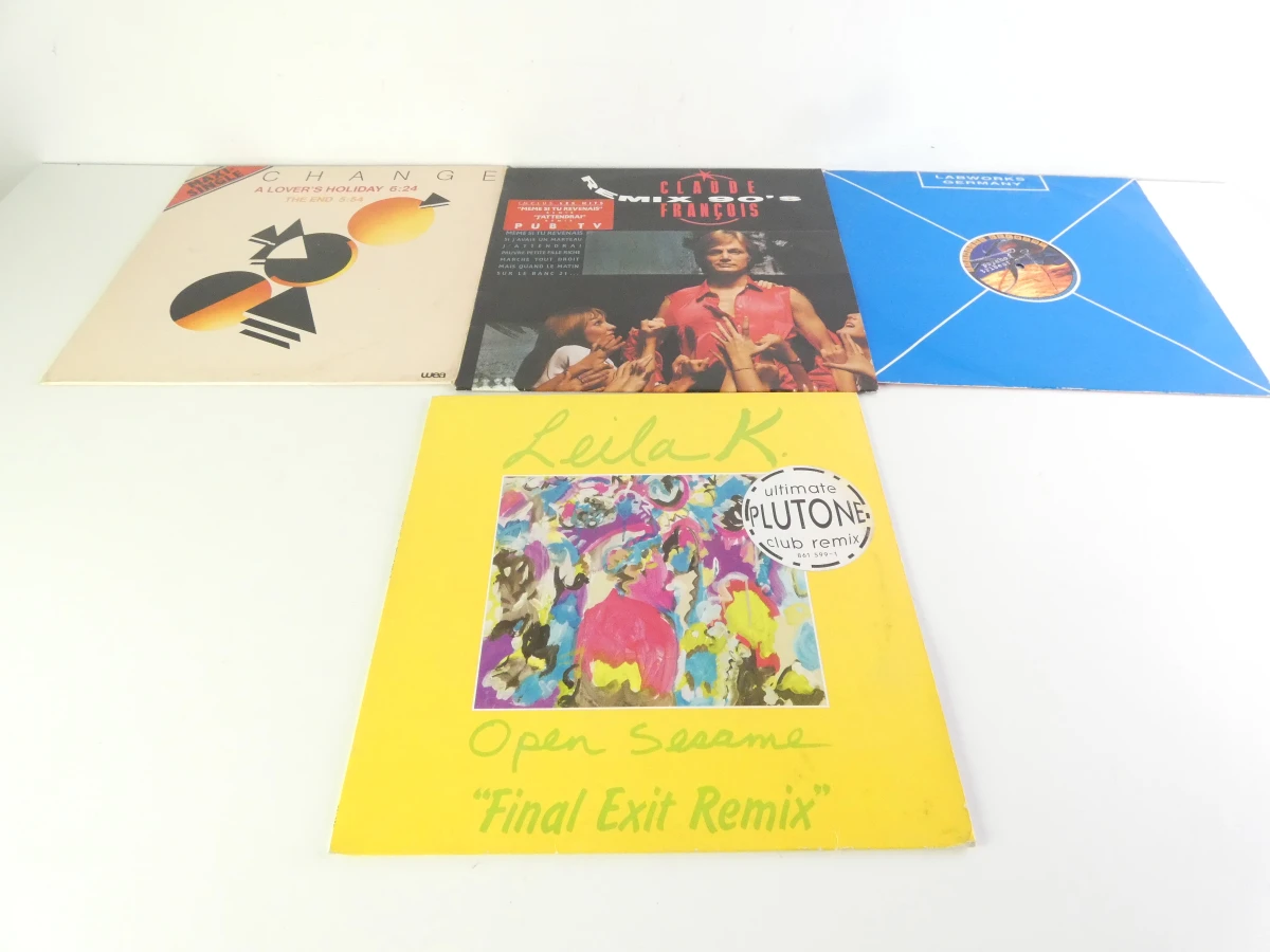 35 Verzameling vinyl singles en maxi-singles met hoesjes