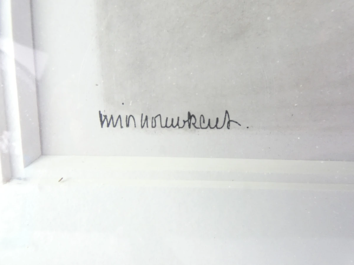 Ingelijste tekening vrouw zittend in interieur