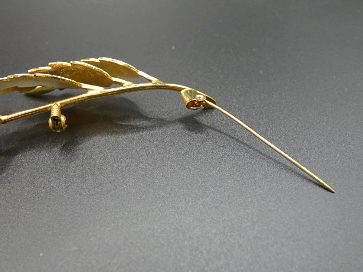 Goudkleurige broche met bladeren - foto 4