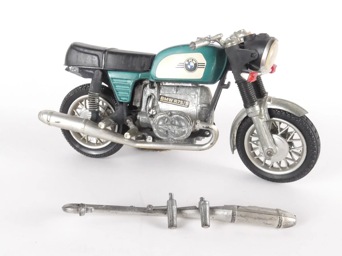 Lot van 12 metalen modelmotorfietsen