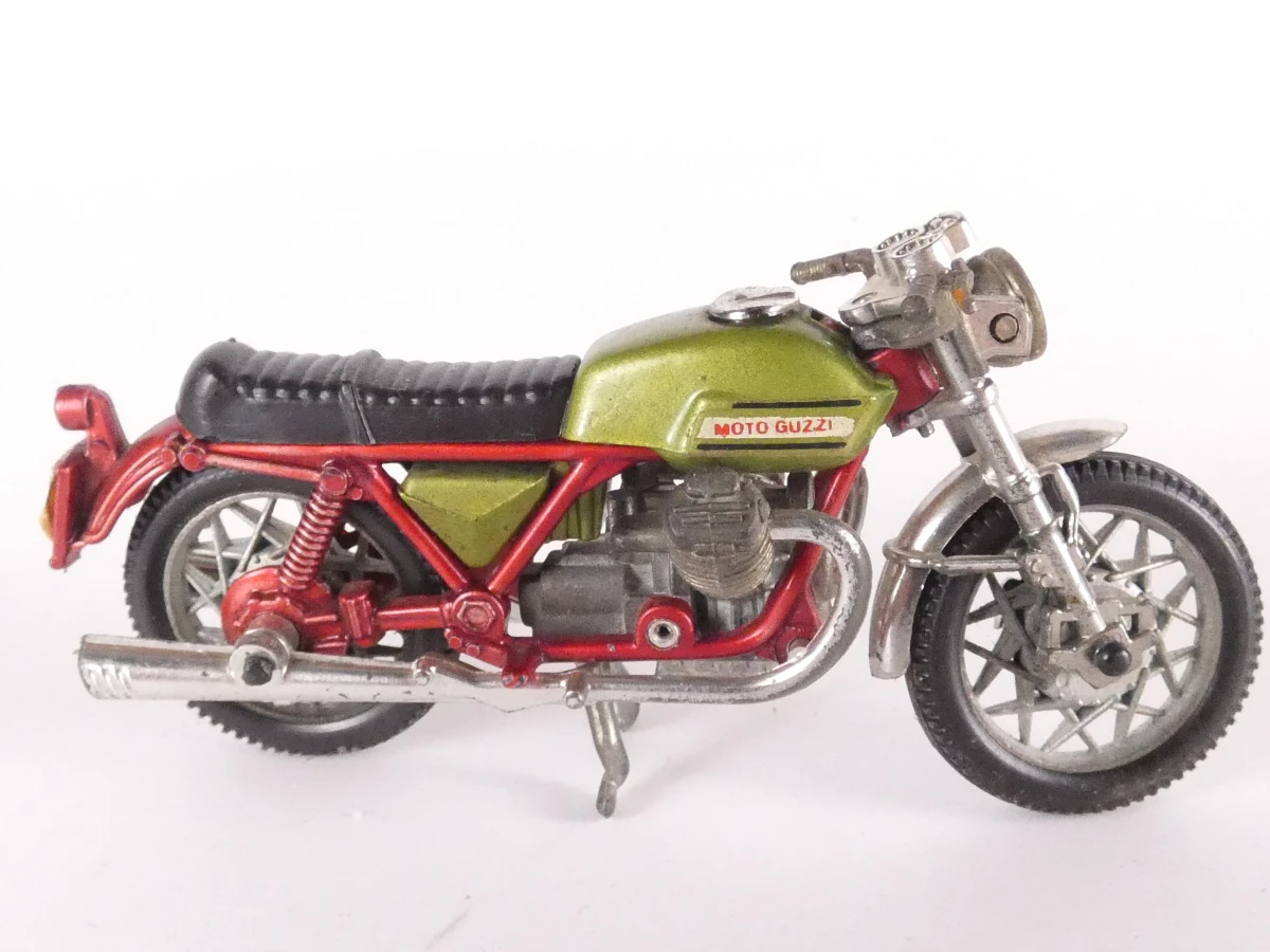 Lot van 12 metalen modelmotorfietsen