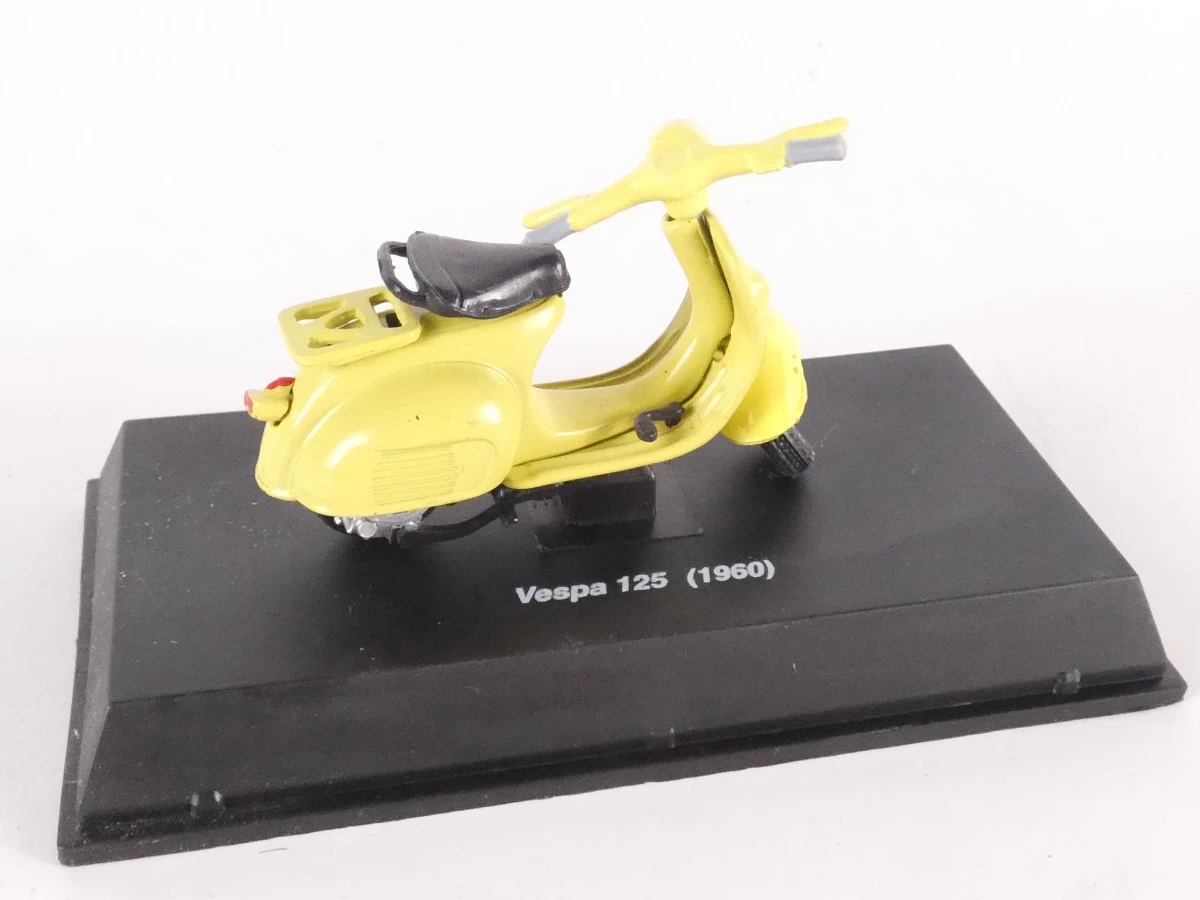 Lot van 12 metalen modelmotorfietsen