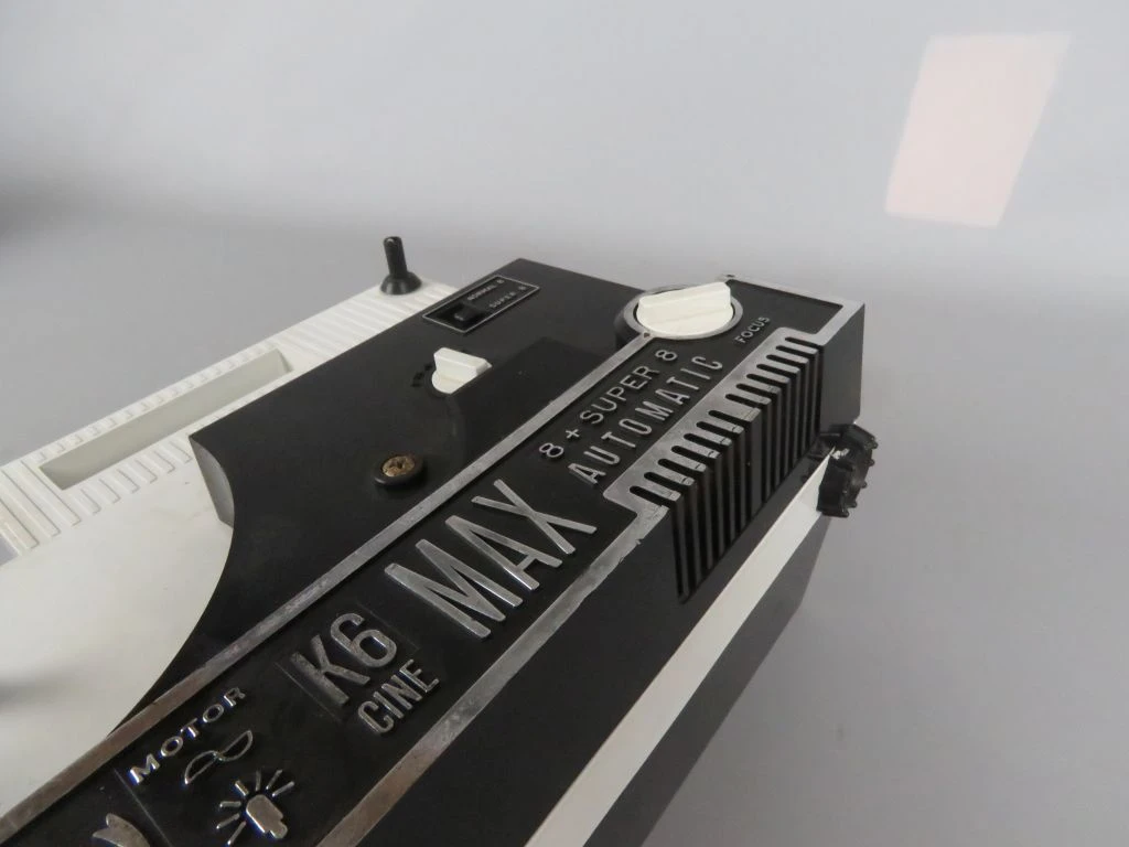 Vintage K6 Max 8mm filmprojector met accessoires en films - foto 3