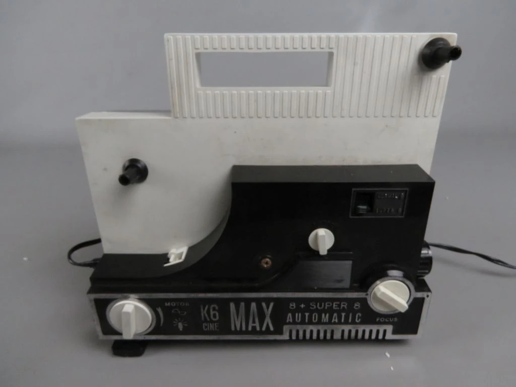 Vintage K6 Max 8mm filmprojector met accessoires en films - foto 2