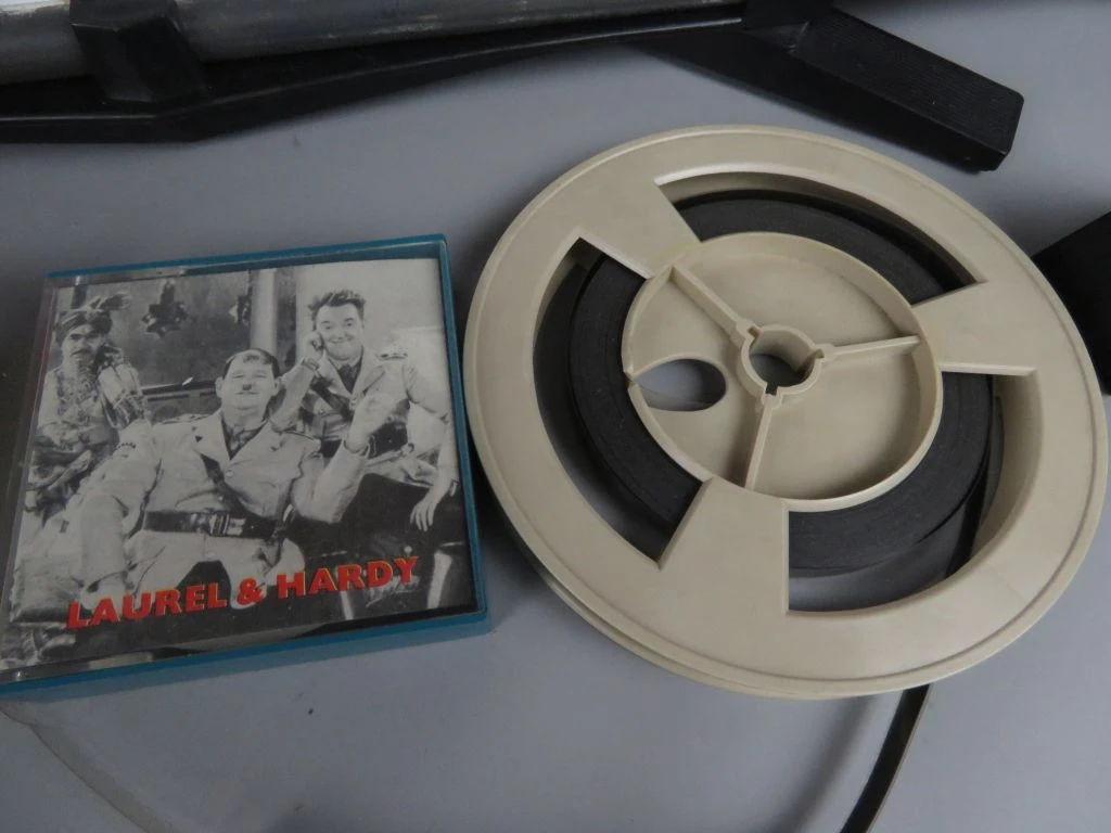 Vintage K6 Max 8mm filmprojector met accessoires en films - foto 9
