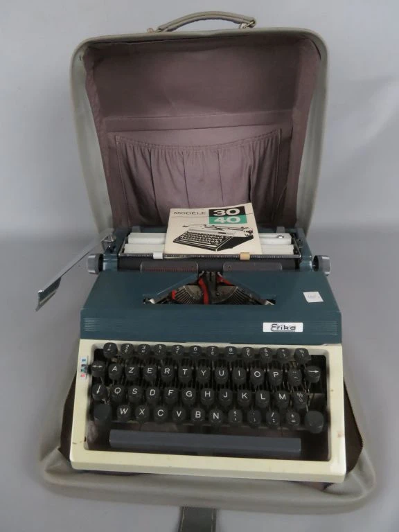 Vintage typmachine Erika model 30/40 met koffer