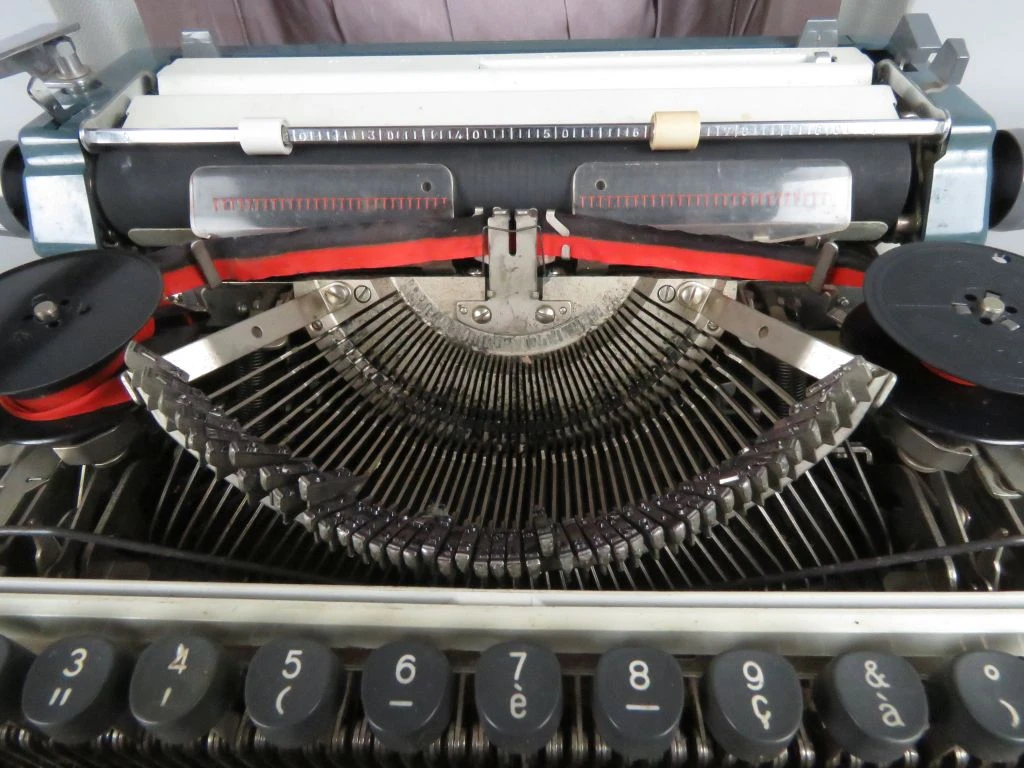 Vintage typmachine Erika model 30/40 met koffer