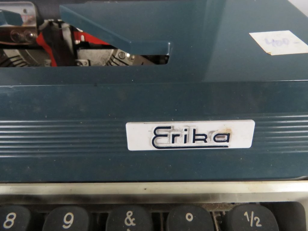 Vintage typmachine Erika model 30/40 met koffer