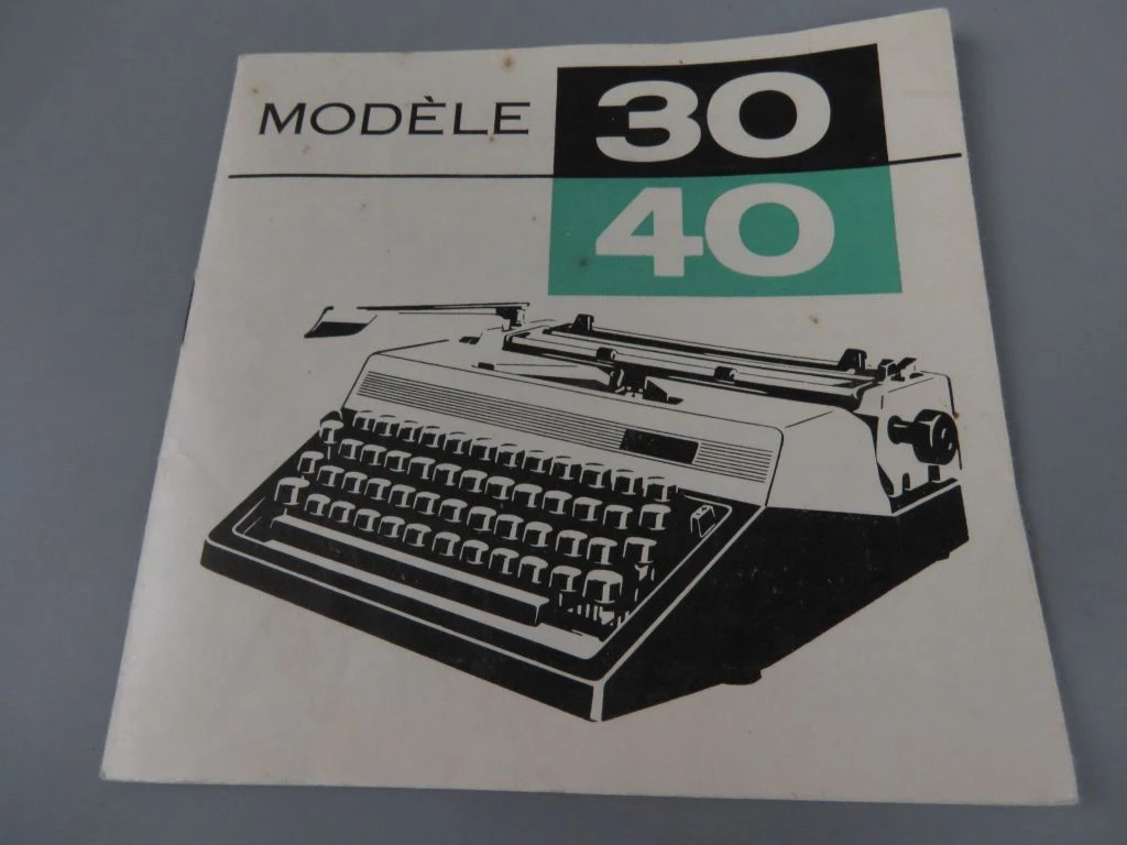 Vintage typmachine Erika model 30/40 met koffer
