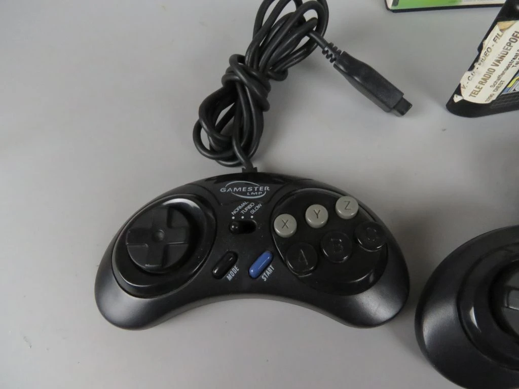 Set retro gamecontrollers met Sega console en spelletjes - foto 16