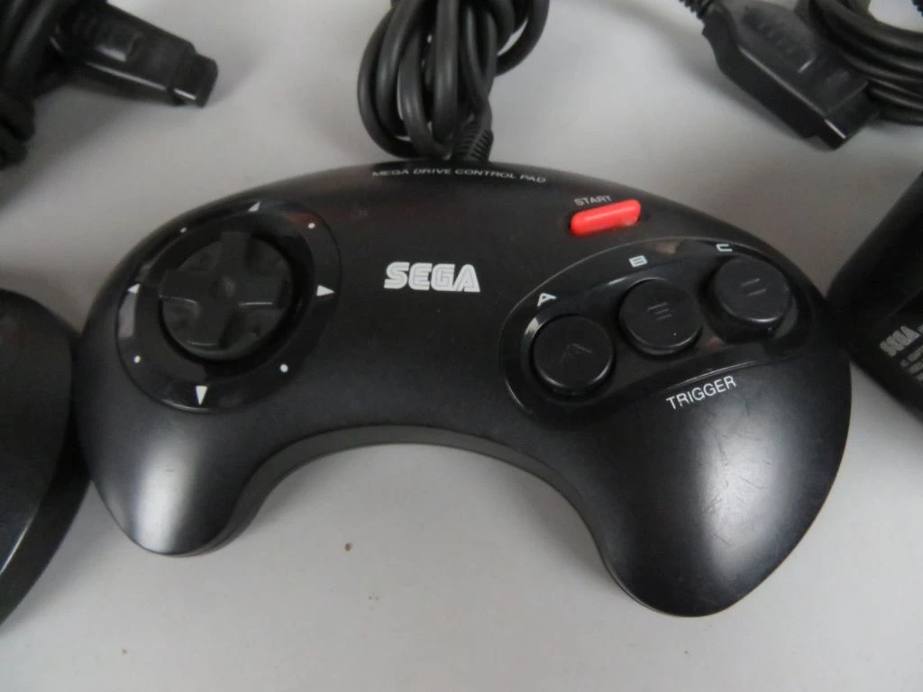 Set retro gamecontrollers met Sega console en spelletjes - foto 19