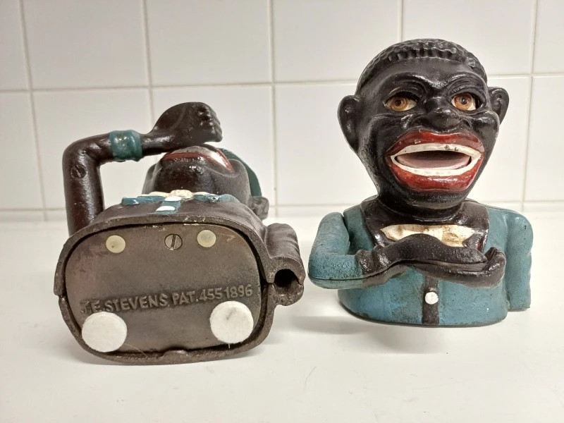 Set van 2 vintage gietijzeren mechanische Jolly Bank spaarpotten