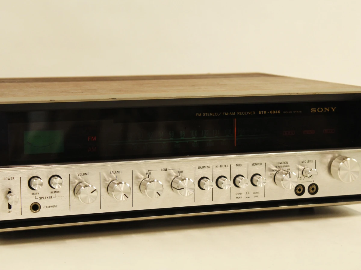 Sony STR-6046 FM/AM Stereo Receiver jaren 70